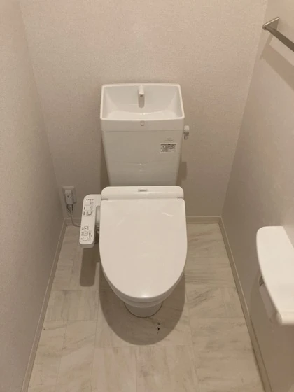 アヴィーロード今保 A棟