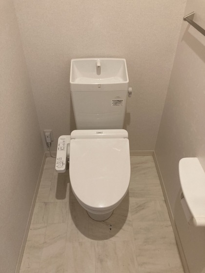 アヴィーロード今保 A棟