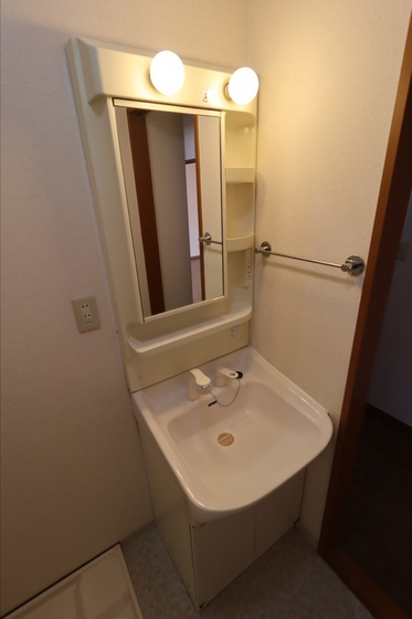 コートヴィレッジ若沼 A棟