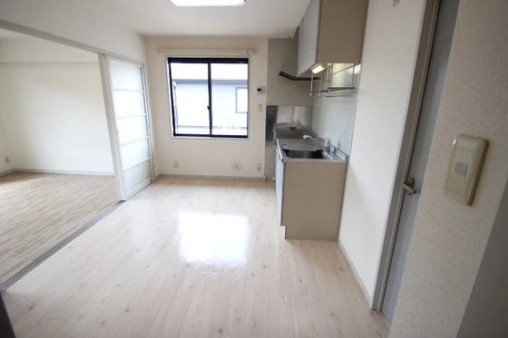 アンセスタ川西7番館