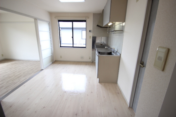 アンセスタ川西7番館