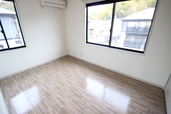 アンセスタ川西7番館