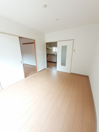 ファミール安東