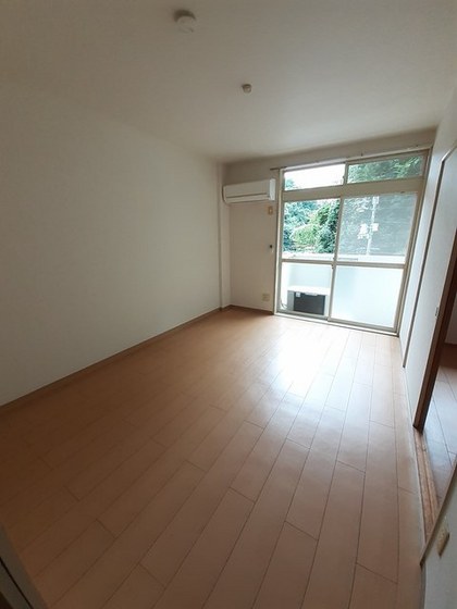 ファミール安東