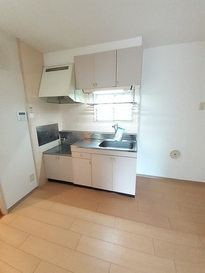 ファミール安東