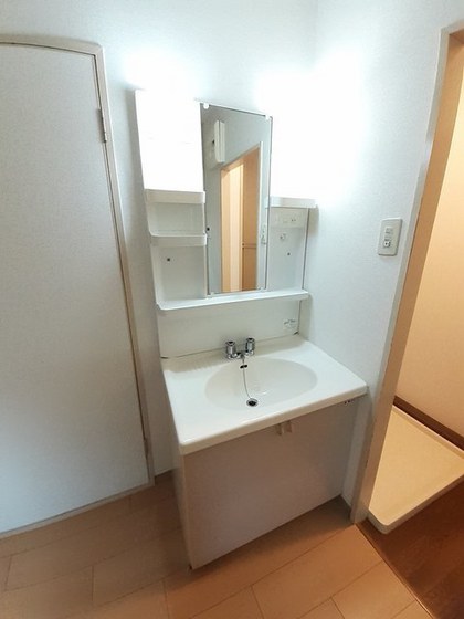 ファミール安東