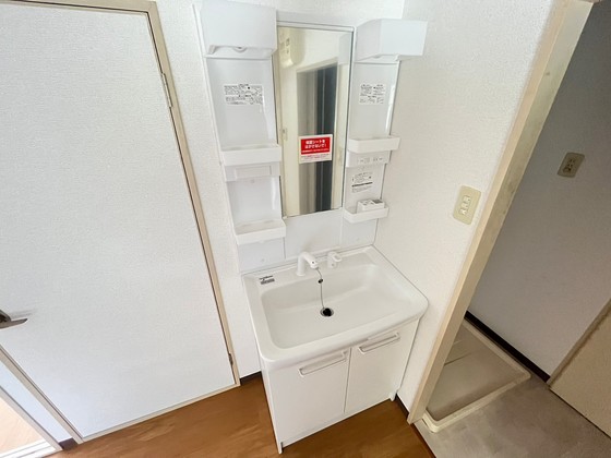 ファミール安東