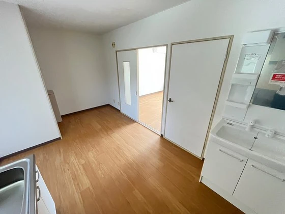 ファミール安東