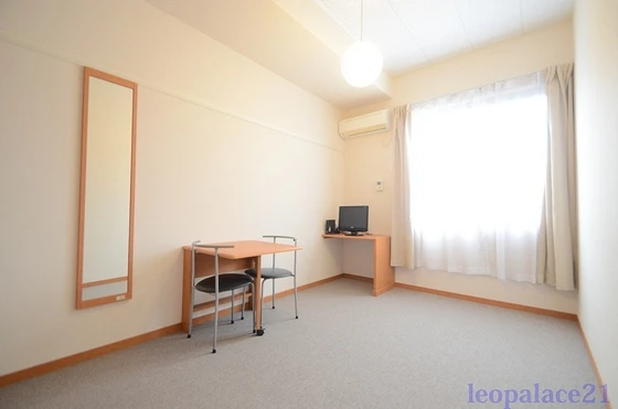 レオパレス岡田