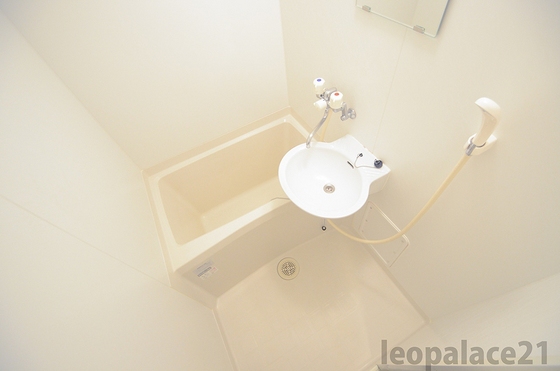 レオパレスアクシス