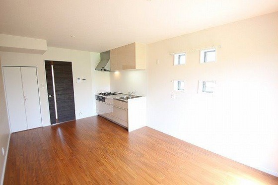 ラ・イース松新町