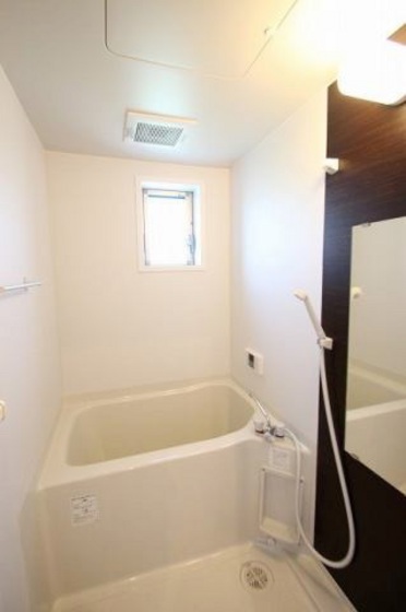 ラ・イース松新町