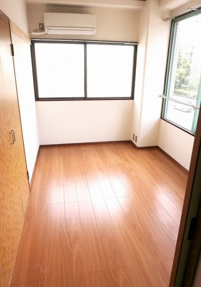 フォーボックス