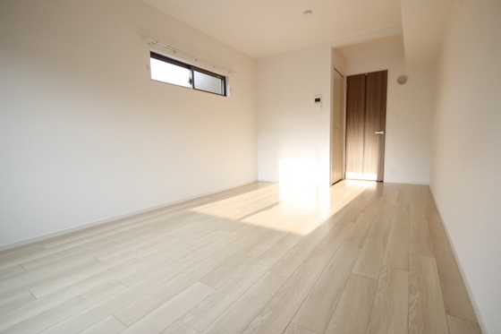 リトルナーレ伴駅前