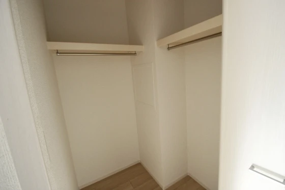 リトルナーレ伴駅前