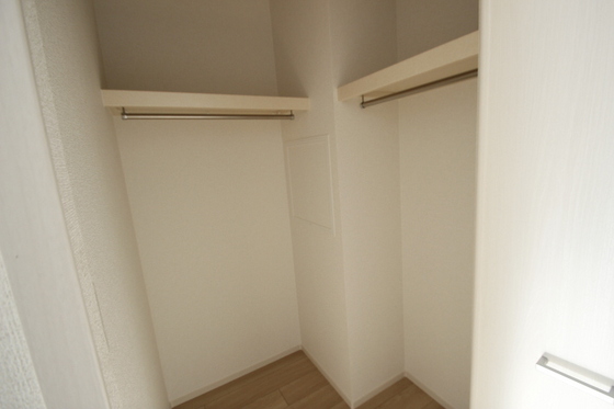 リトルナーレ伴駅前