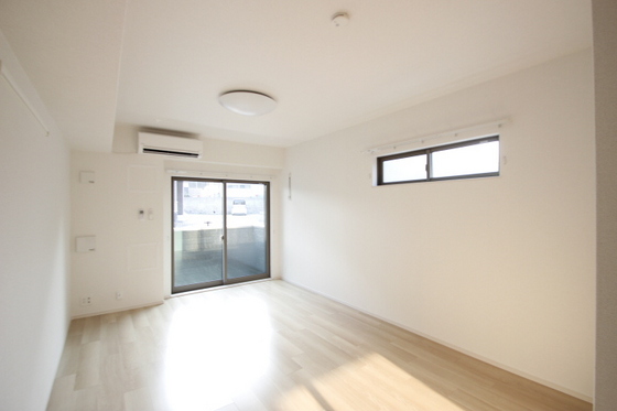 リトルナーレ伴駅前