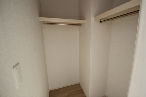 リトルナーレ伴駅前