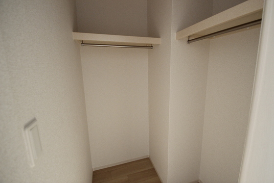 リトルナーレ伴駅前