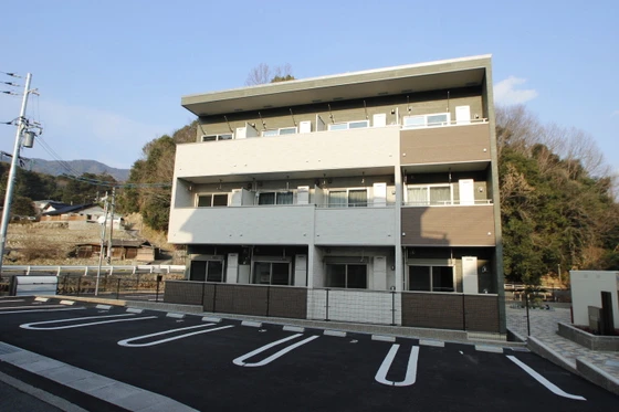 リトルナーレ伴駅前