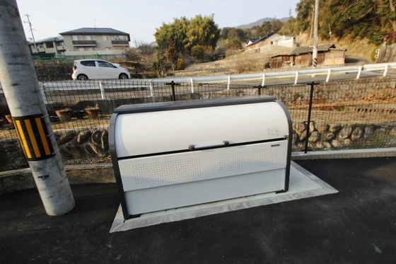 リトルナーレ伴駅前