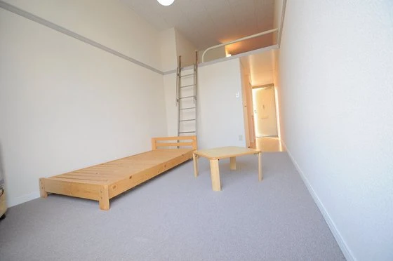 レオパレスパラリア