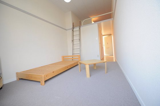 レオパレスパラリア