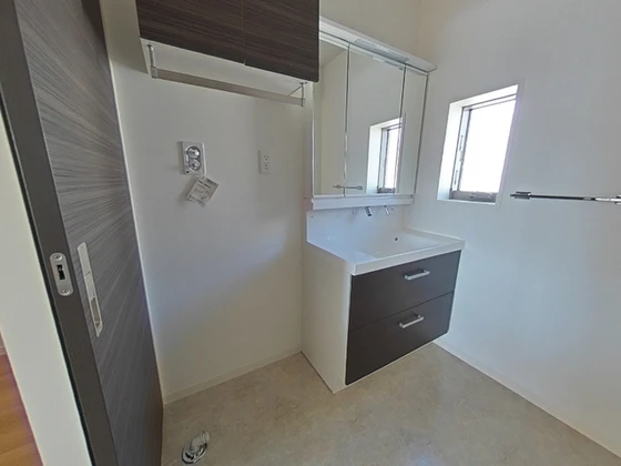 掲載写真は同マンション別部屋参考写真となります。