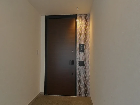 掲載写真は同マンション別部屋参考写真となります。