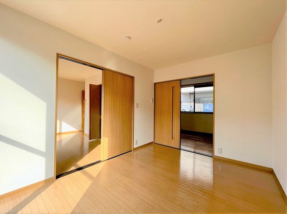 パインパレス D