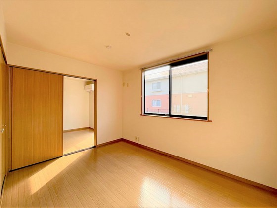 パインパレス D