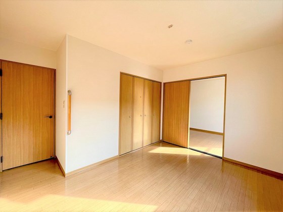 パインパレス D