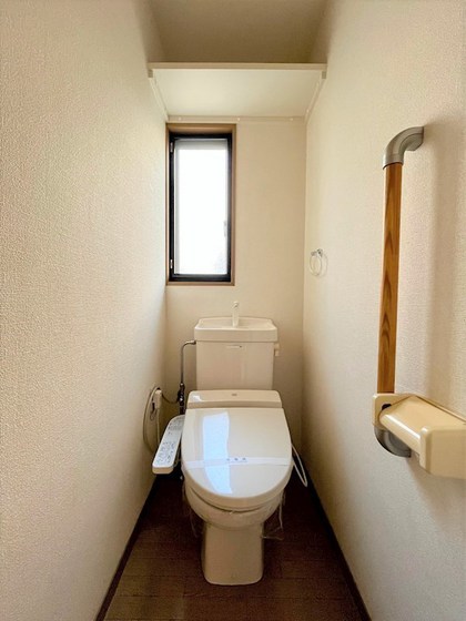 パインパレス D