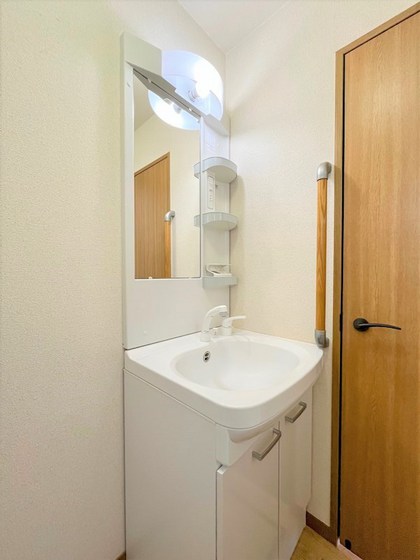 パインパレス D