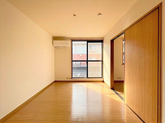 パインパレス D