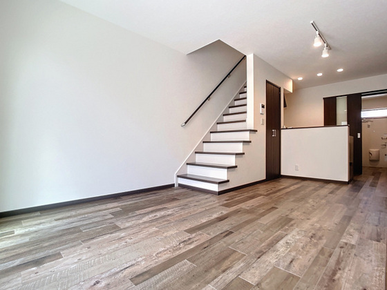 サンメゾン寺家駅北口