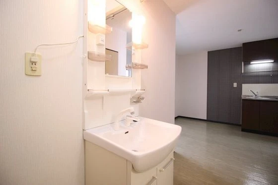 シャンポール中川