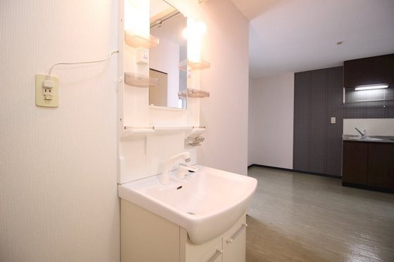 シャンポール中川