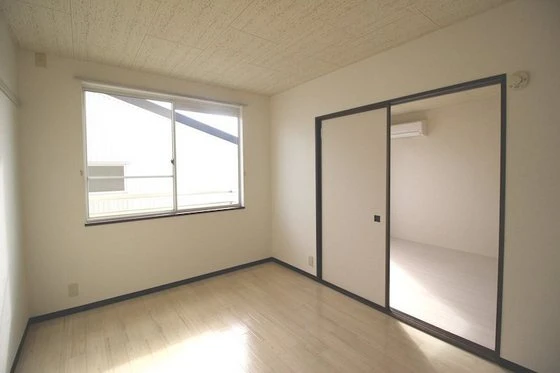 シャンポール中川