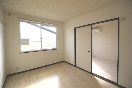 シャンポール中川