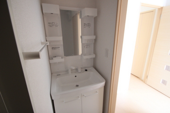 サニーブリーズ物見東 B