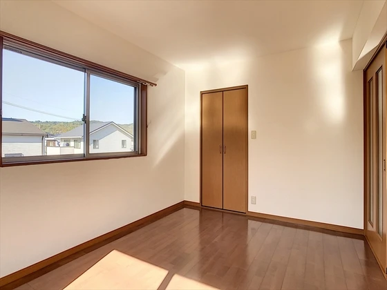 マンション白壁