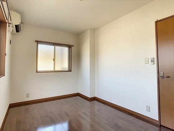 マンション白壁