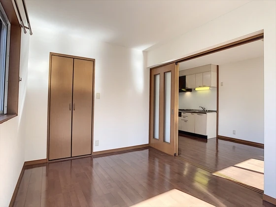 マンション白壁