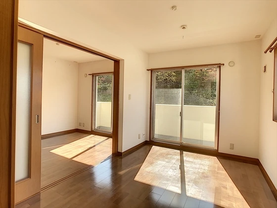 マンション白壁