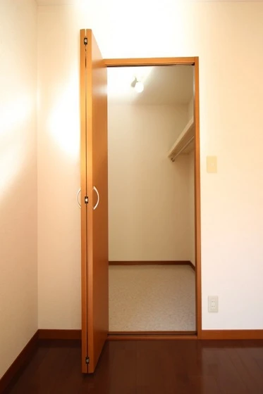 マンション白壁