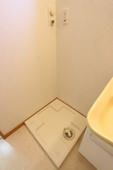 リヴェール本町 B