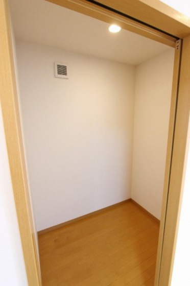 リヴェール本町 B