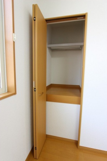 リヴェール本町 B