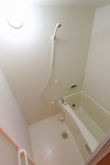 リヴェール本町 B